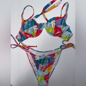 Multicolor bikini fits like medium